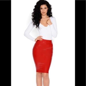 VINYL HIGH WAISTED KNEE LENGTH SKIRT IN RED